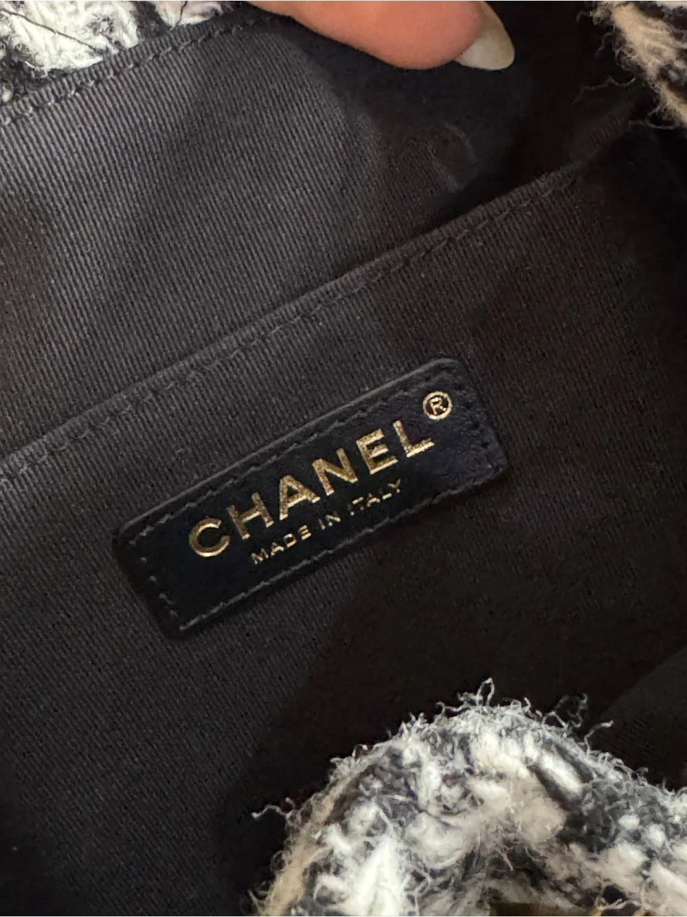 CHANEL Black & White Houndstooth Tweed Drawstring Bucket Bag 2022